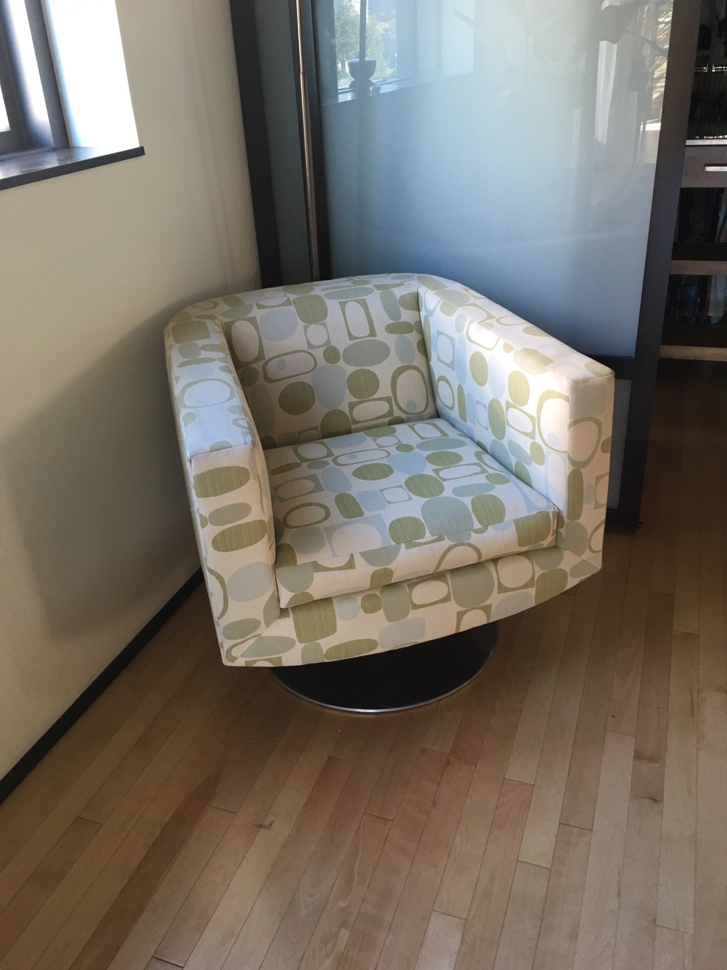 Swivel chair