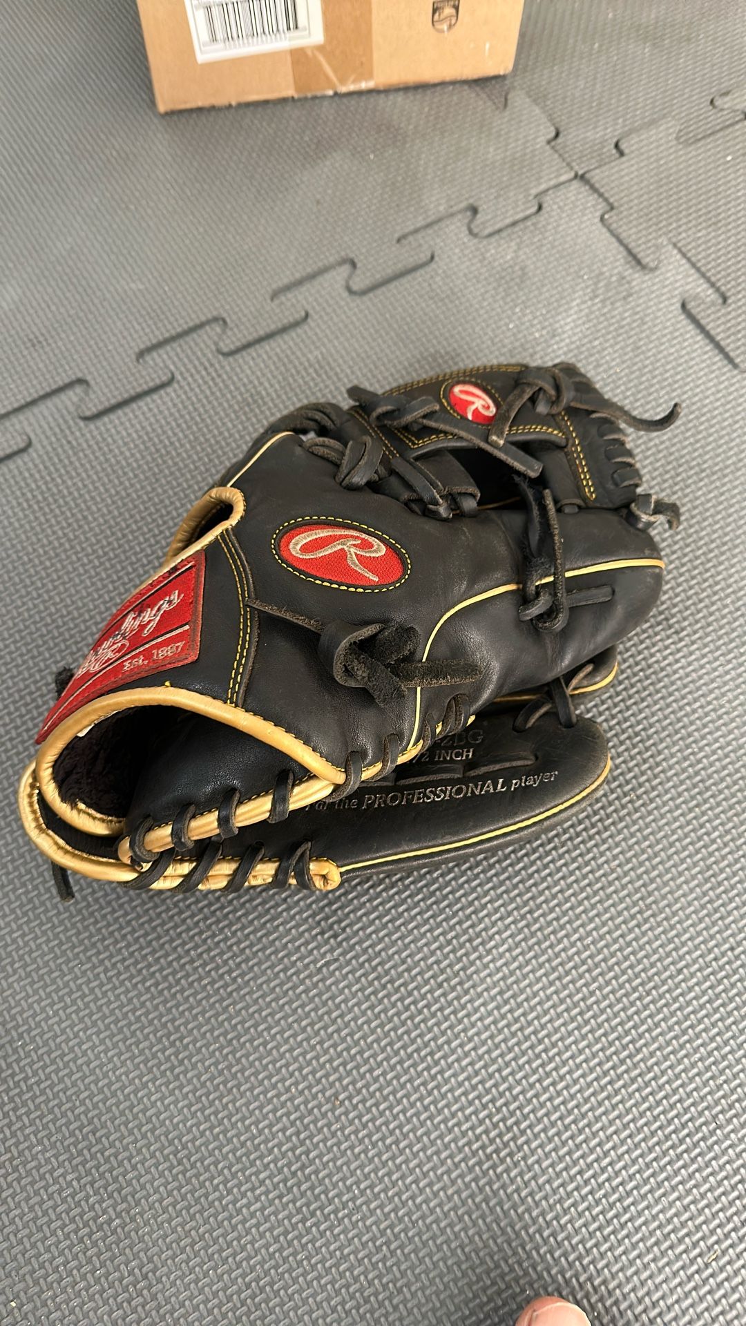 Rawlings Heart of the Hide R9204-2BG – 11.5” Infield Glove