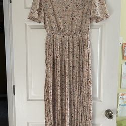 NWT Floral Pleated Maxi Dress size S