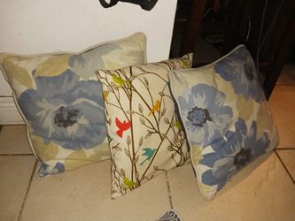 LOTS GORGEOUS PATIO/HOME PILLOWS ALL BEEN WASHED LIKE NEW 5 EACH LOOK MY POST TONS ITEMS TO SEE