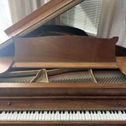 Baby Grand Piano 