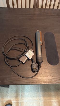 Dyson Airstrait Straightener *Barely Used*