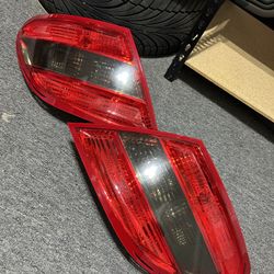 Set of 2 Tail Light For 2008-2010 Mercedes Benz C300 LH & RH w/ Bulb(s)