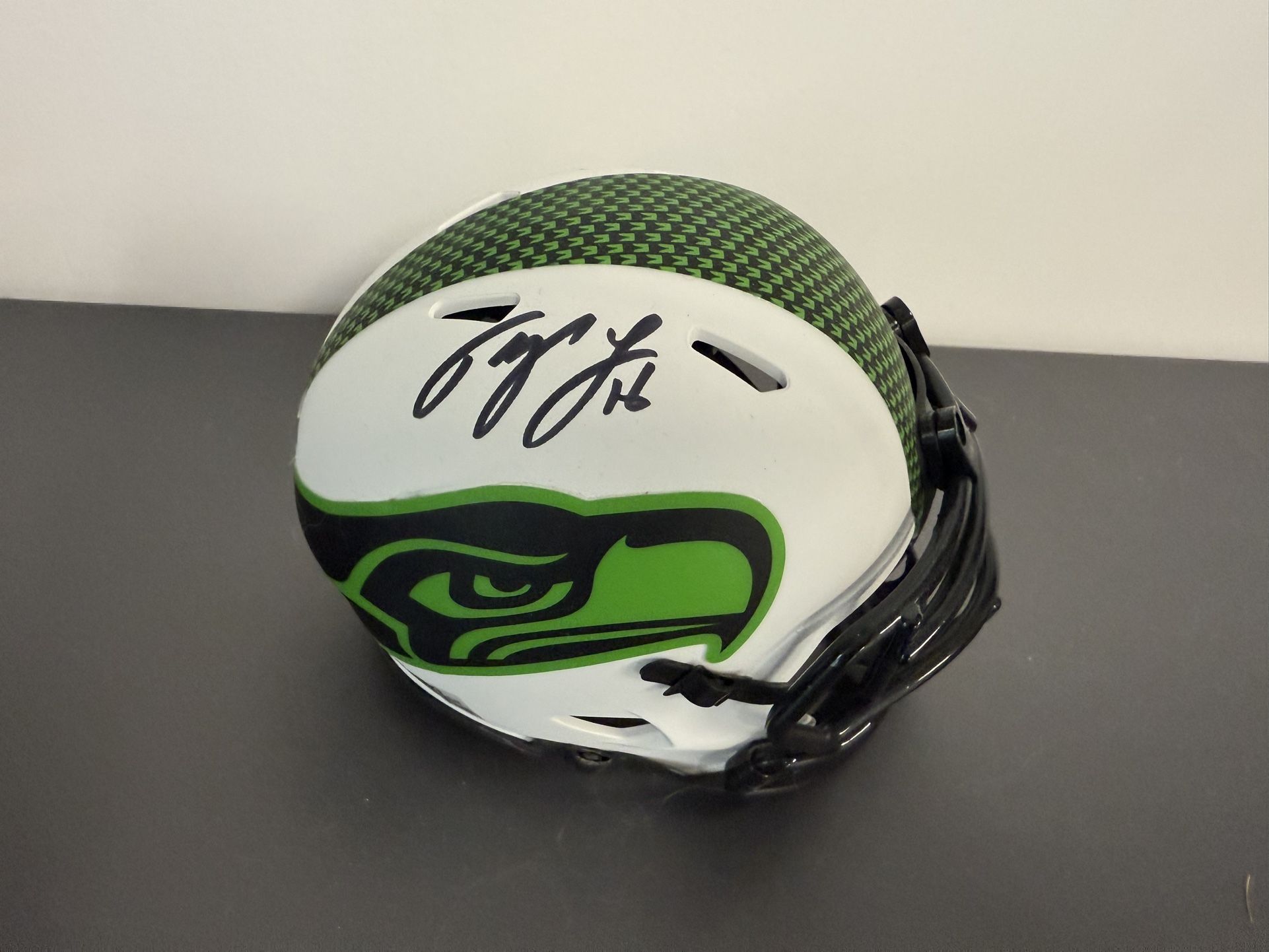 Seahawks signed Tyler Lockett, mini football helmet