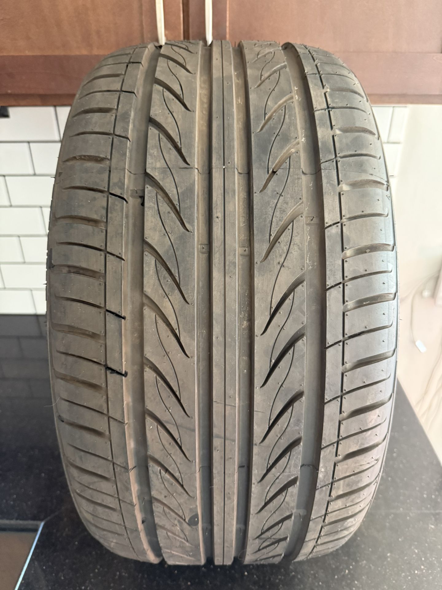 Delinte Thunder D7 275/30R20 ZR 97W XL