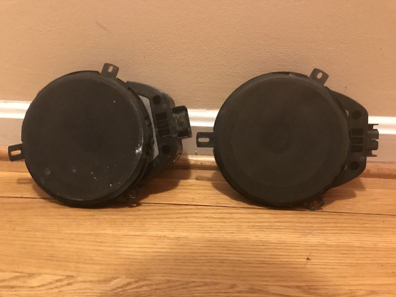 2 Jeep Liberty 2003-2007 6.5” Speakers with Amplifiers