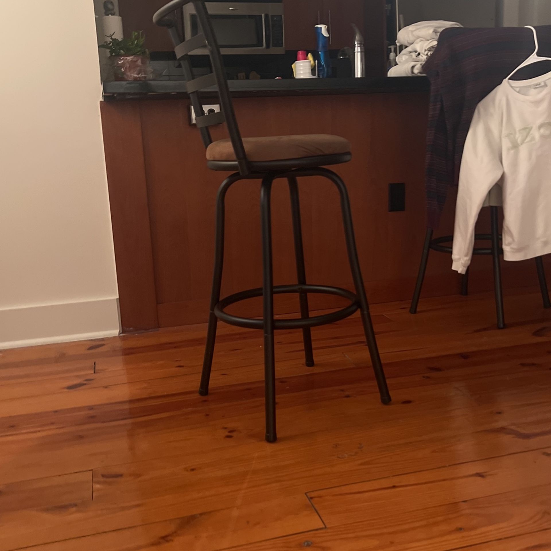 2 Bar Stools 