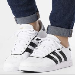NEW Adidas Classic Sneaker