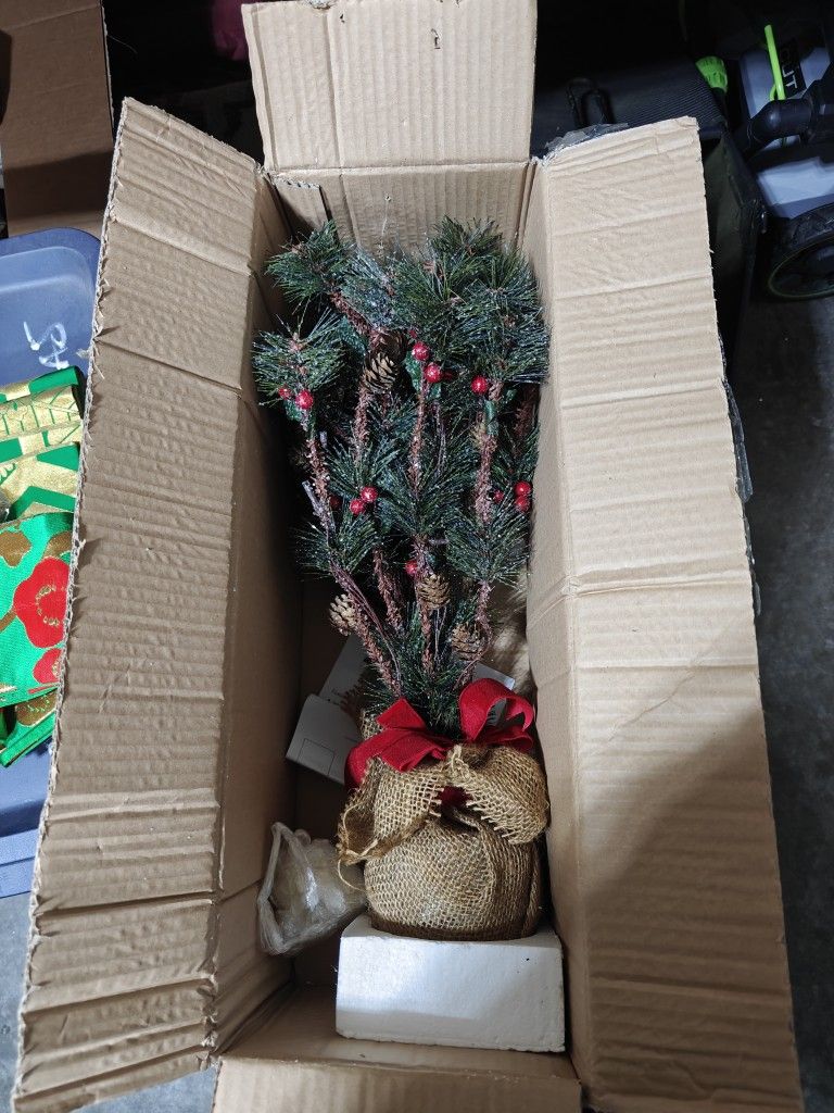 Miscellaneous Christmas Items 