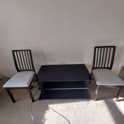 Tv Stand With Two Chair.   Para Poner Su Tv Y Dos Sillas. $50