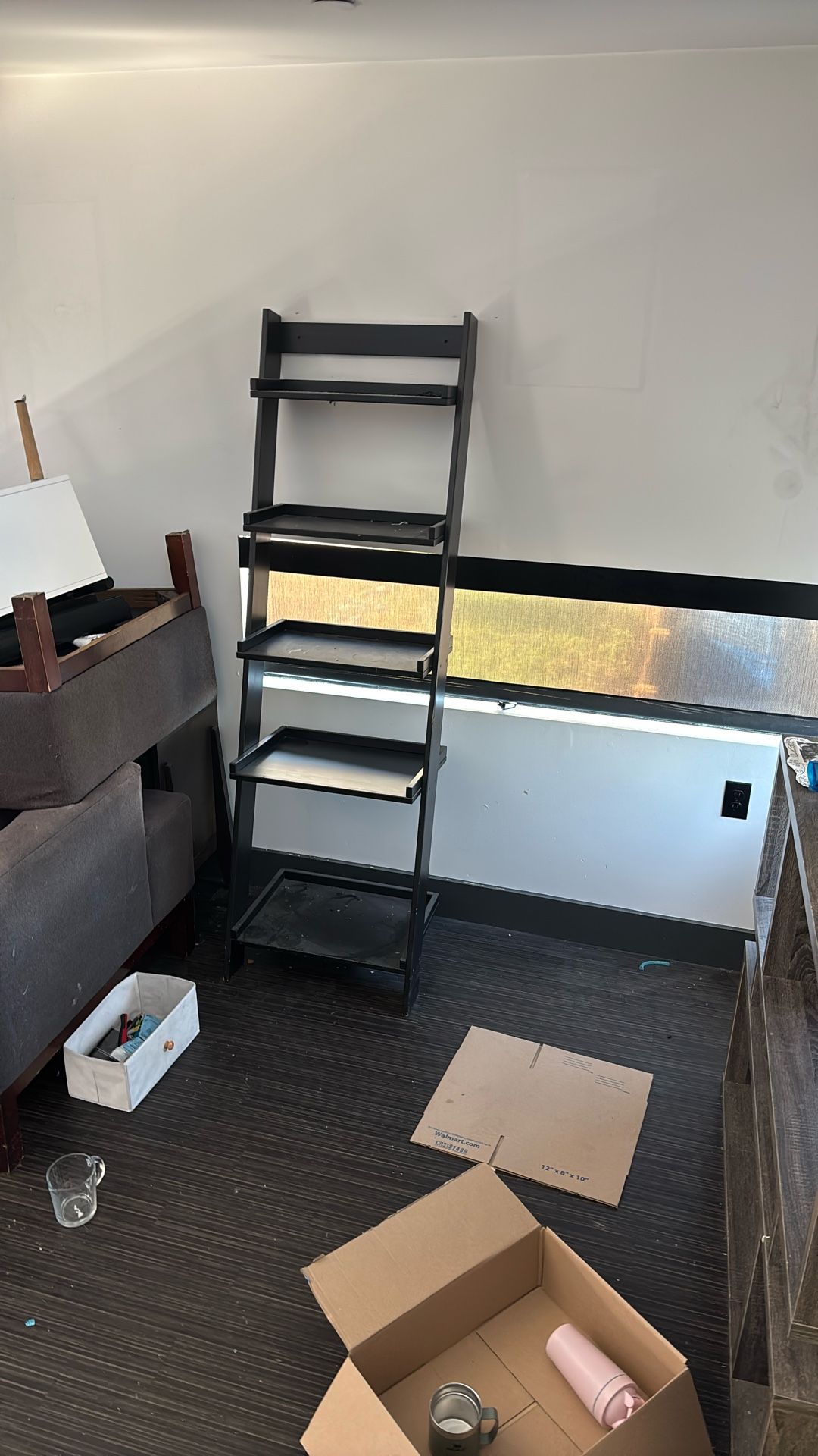 Free leaning ladder shelf