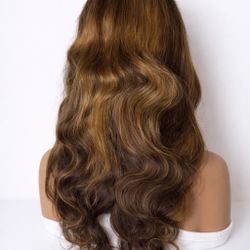 22 Inch Body Wave Wig – 100% Human Hair Lace Front – Highlight Brown