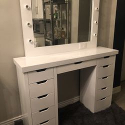 Vanity Desk With Mirror 
