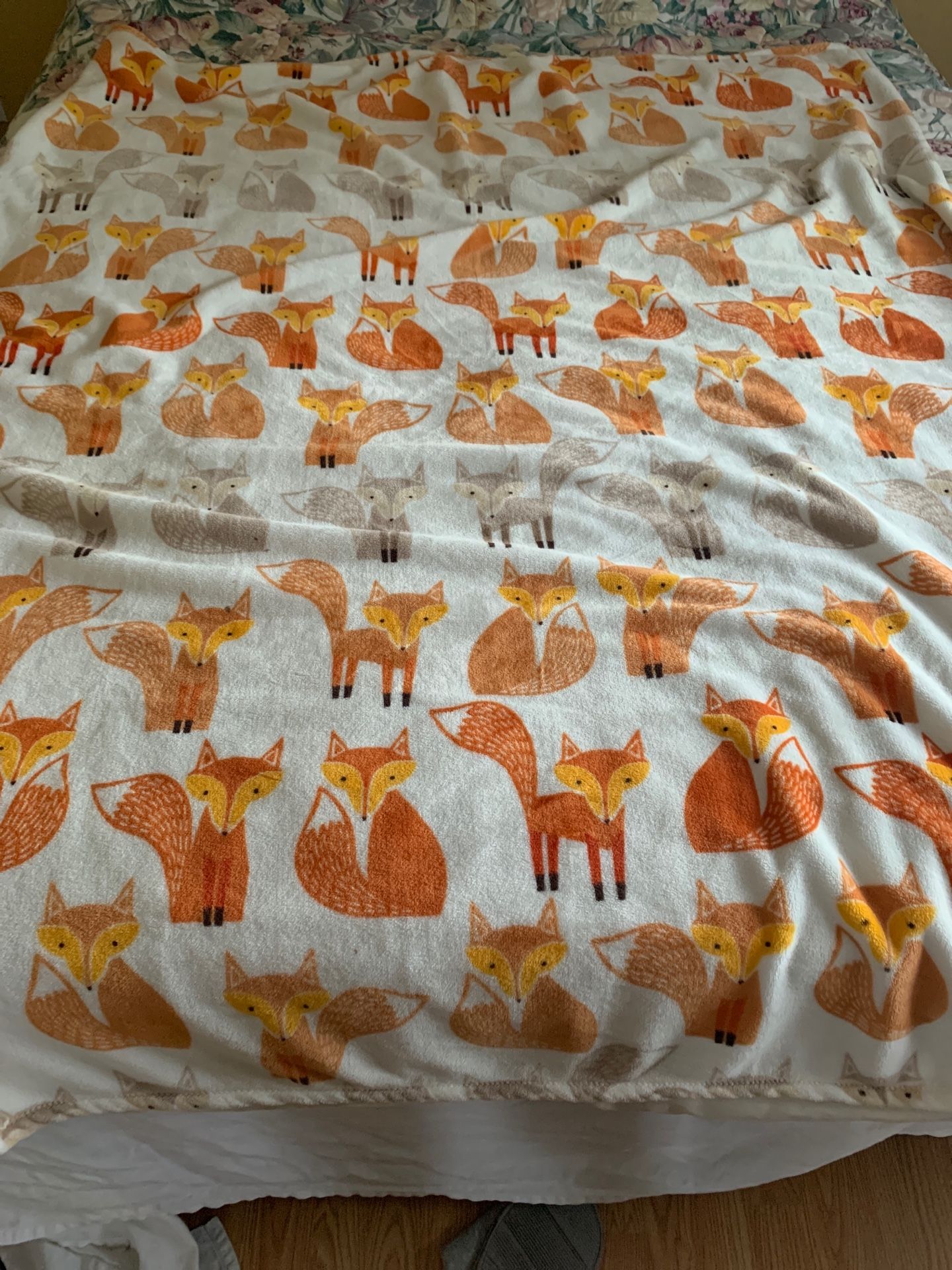 Fox fleece throw blanket