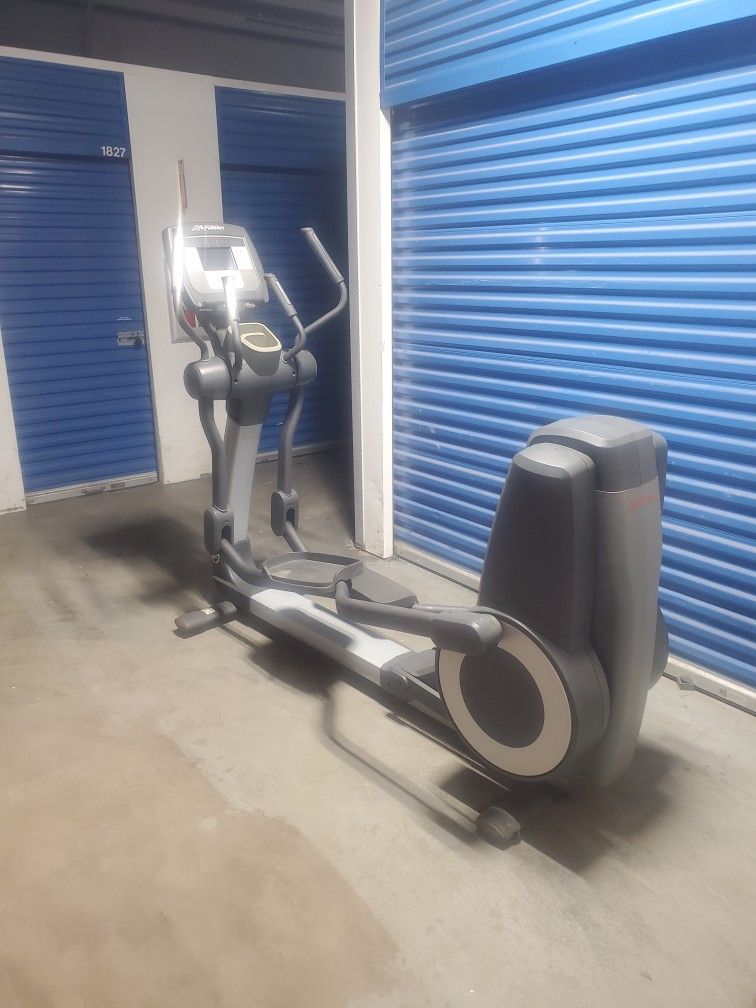 Life Fitness 95X Elliptical I Can Deliver
