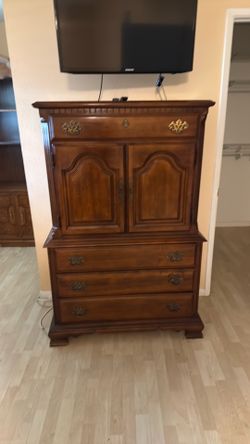 Dresser