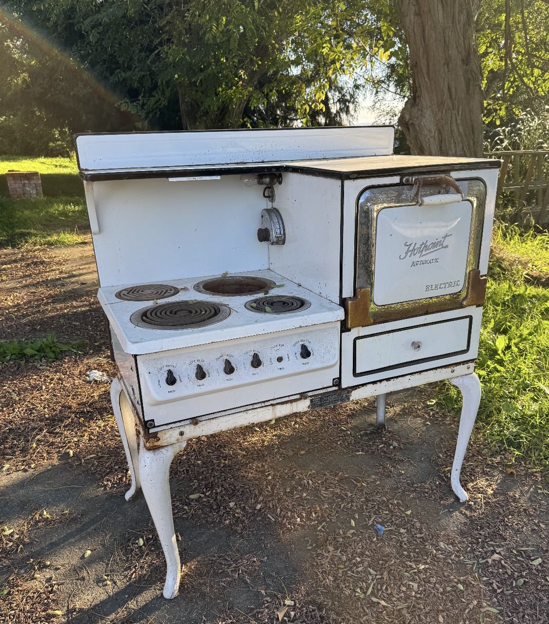 Antique Hotpoint Kitchen Stove. 1920’s