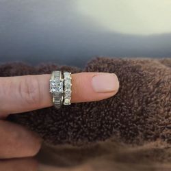 White Gold Princess Cut With Emeralds Wedding Rings