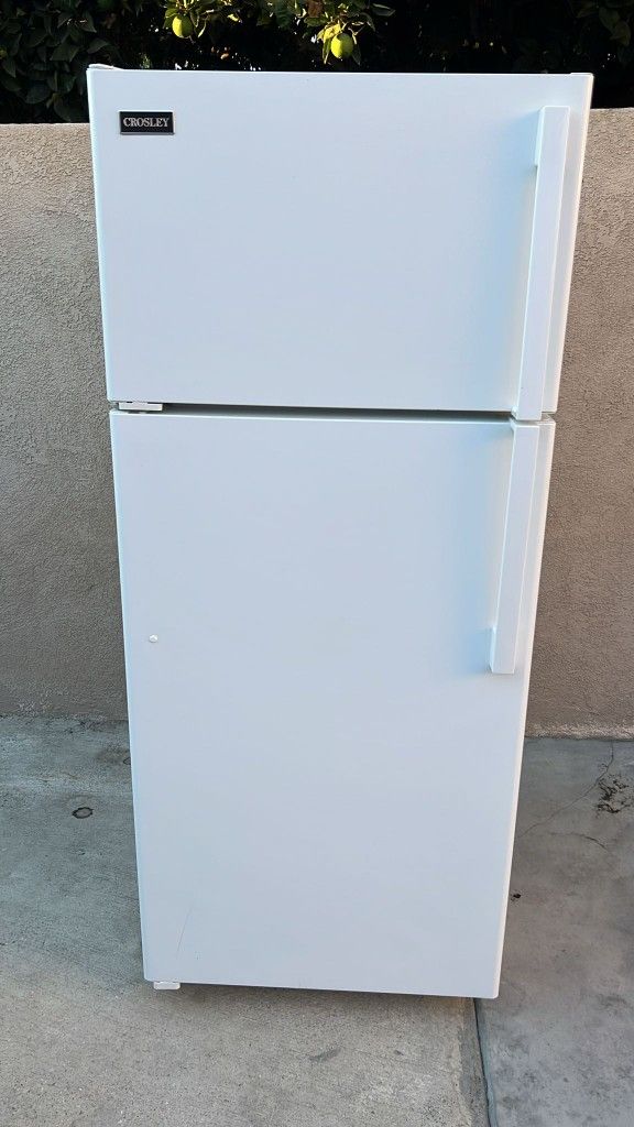 3MONTHS WARRANTY 28X29X67 CROSLEY FRIDGE 18CUFT WHITE 