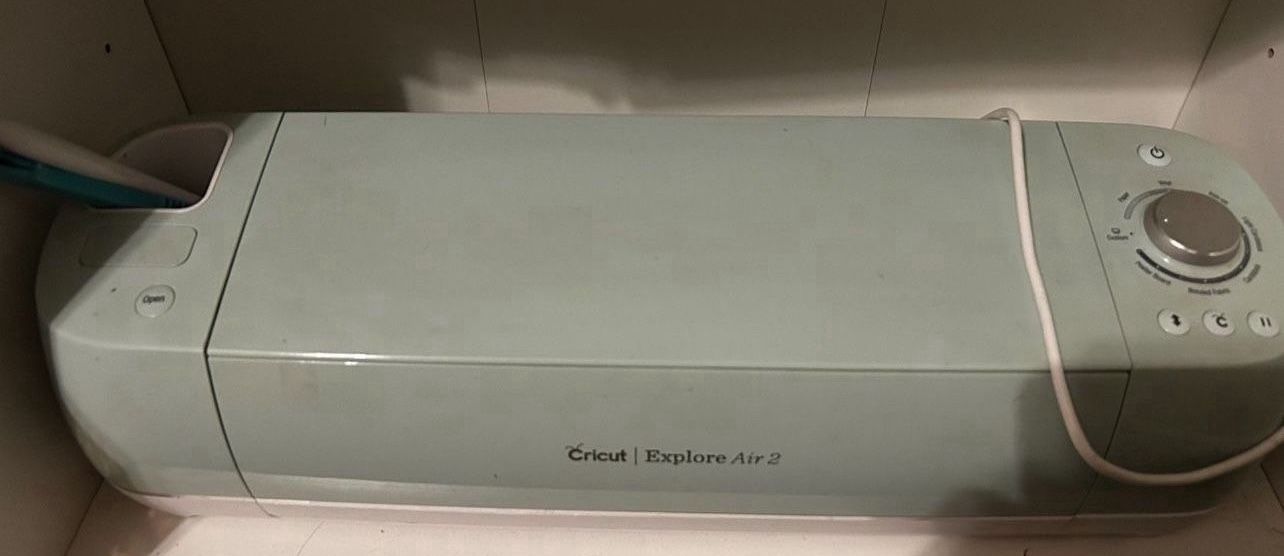 Cricut Explore Air 2 Holiday Materials Bundle