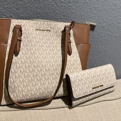Michael Kors Purse & wallet 