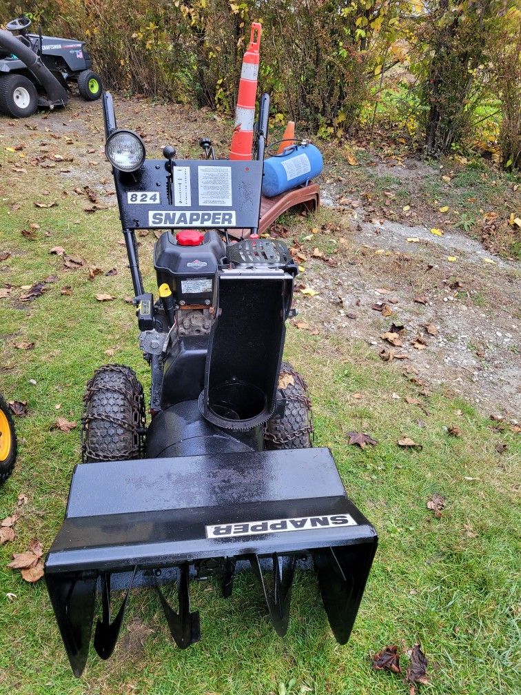 Snapper 16.50 Heavy  Duty snowblower.  This unit has been fully gone through. Fresh paint job.