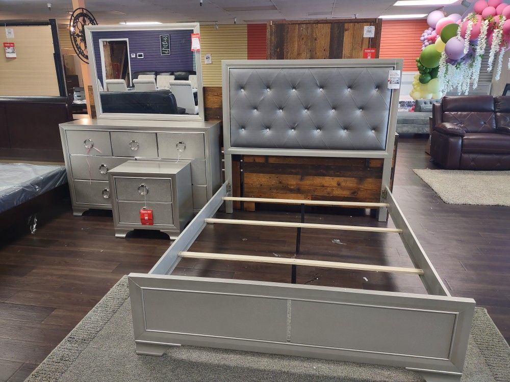 4pc Queen Bedroom Set Queen Bedframe Dresser Mirror Nightstand