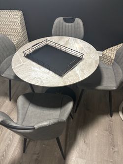 Modern Dining Table with 4 Chairs – Great Condition