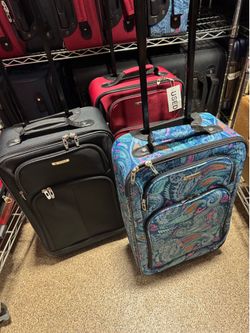 Carry on luggage $20 https://offerup.com/redirect/?o=ZWFjaC5OZXc=