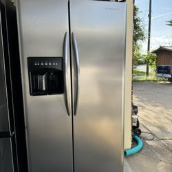 Refrigerator 