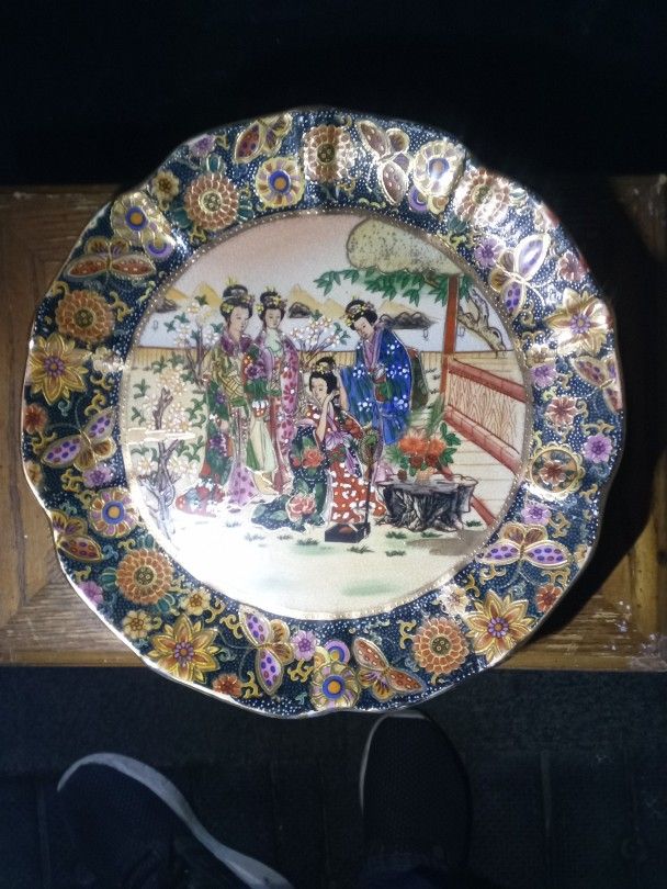 VINTAGE SATSUMA 10" PORCELAIN PLATE