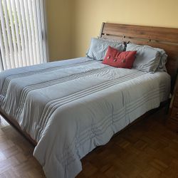 New Floor Model Queen