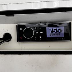 Fusion MS-UD755 Marine Entertainment System