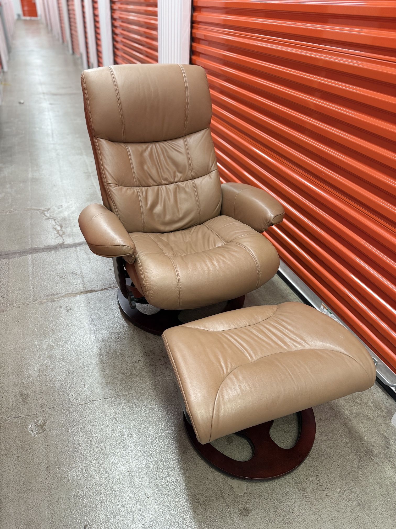 Stressless Style Leather Recliner Lounge Chair & Ottoman 🤩