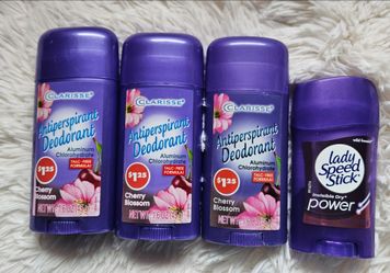 Three units of Clarisse Cherry Blossom (1.6 oz) and one unit of Lady Speed ​​Stick Invisible Dry (Power / Wild Freesia).  
Tres unidades del Clarisse 