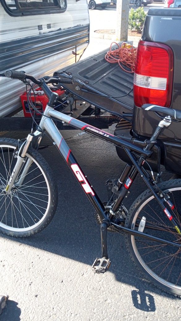 Nice Gt Avalanche Mountain Bike