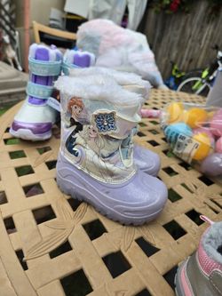 Snow Shoes Size 8c