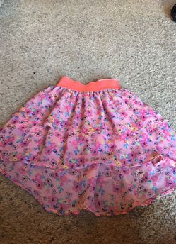 Girls size M Pink floral skirt.