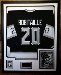 Luc Robitaille. Signed Hockey Jersey