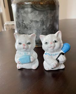 Vintage Cat Salt & Pepper Shakers