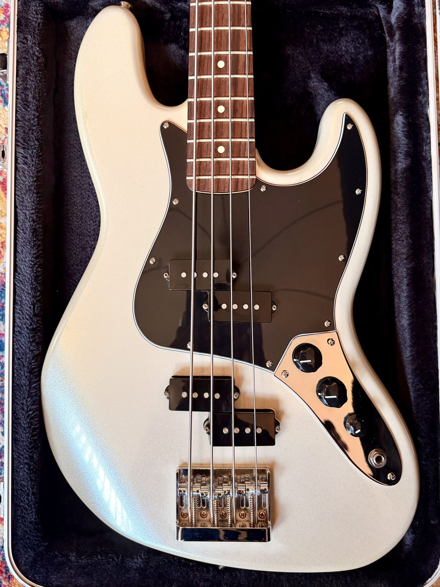 🎸 Fender Blacktop Jazz Bass (2014) – White Chrome Pearl – Mint Condition – Rare Finish!
