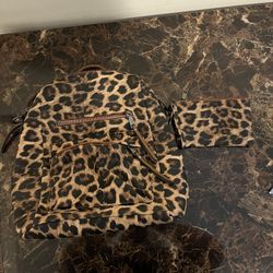 beautiful Like NEW Cheetah print travel bag with matching wallet