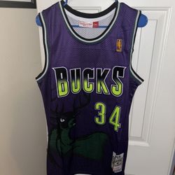 Mitchell & Ness Milwaukee Bucks Ray Allen purple jersey size m