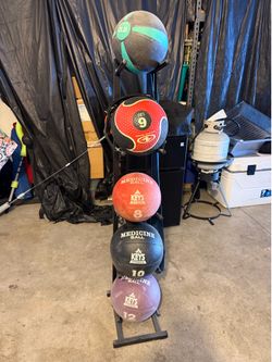 Medicine Ball Set w/ Rack – 5 Balls Included (2–12 lb