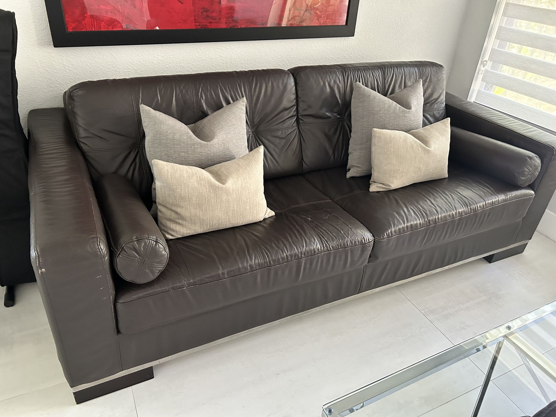 Beautiful Leather Couch In Good Conditions 