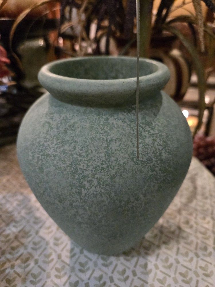 Pretty Green Vase With Textured Look