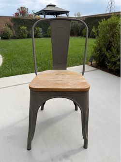 Patio chairs (8 total)