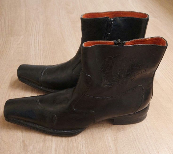 ROBERT WAYNE MEN'S BOOTS