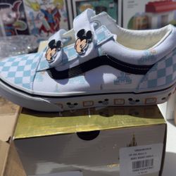 Vans old skool Disney Collab