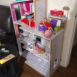 Doll House With Dolls